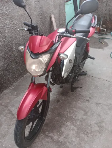 yamaha fazer 150cc esportiva, cor vermelha conservada em ótima condição pronta para rodar