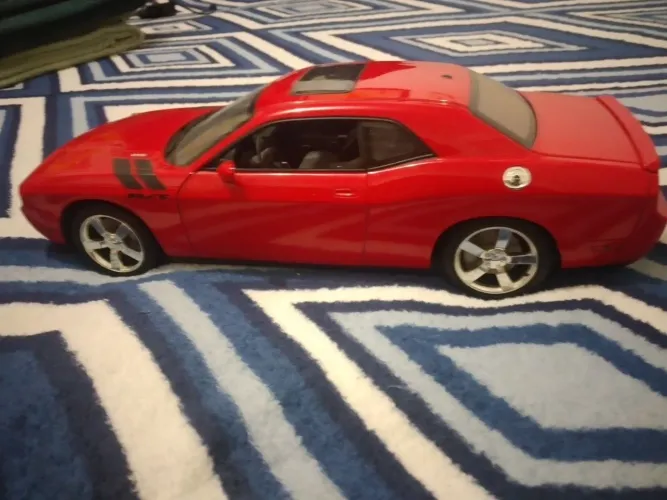 Dodge 1/18
