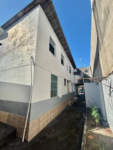 Prédio com 6 Apartamentos e 1 Ponto Comercial - COROADO 2 - Rua Dom Bosco