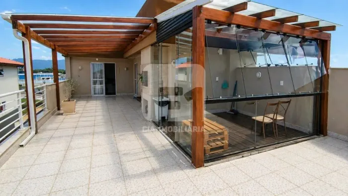 Apartamento de 3 dormitórios à venda no Carianos