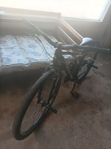 Bike aro 29, semi nova preparada pra manobras