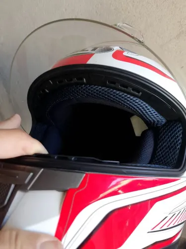 Capacete HELT Tam 58 com detalhe conforme foto mas muito conservado 