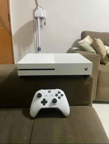 Xbox One S 1TB + Controle + 20 Jogos