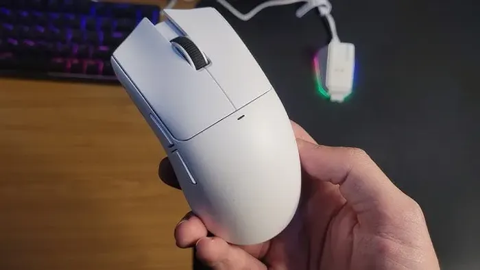 Mouse Gamer ATTACK SHARK X11 Sem Fio Tri-Mode (2.4G/Bluetooth/USB) Com Base RGB - Ergonômi