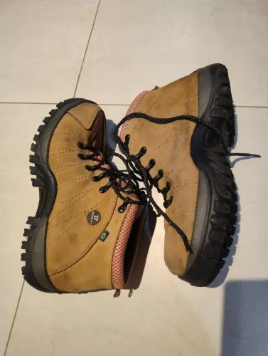 Bota feminina de trilha trekking bergally