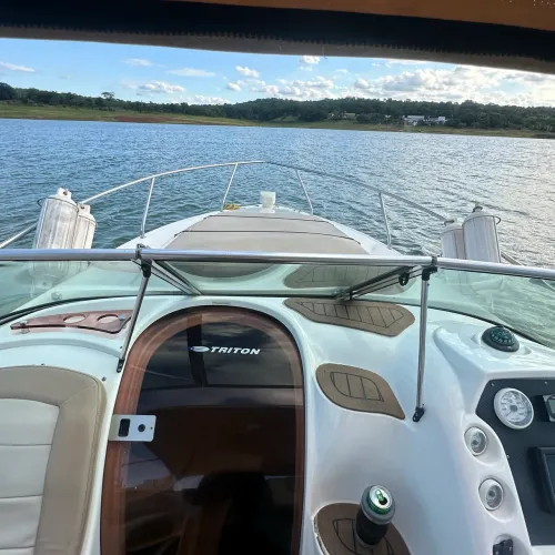 Lancha Triton 275 Mercury 27 pés Cabinada 2012