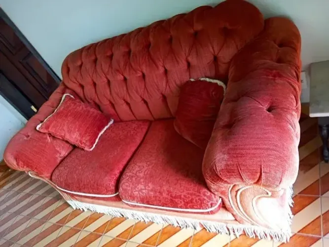 sofá shesterield 3 e 2 lugares