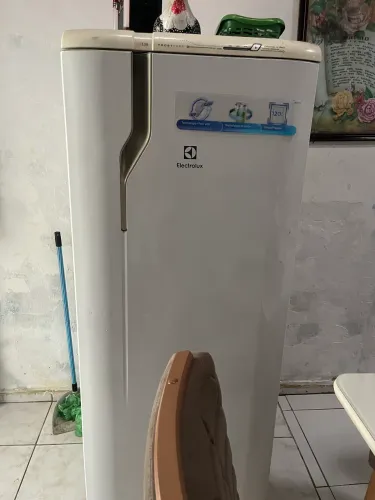 GELADEIRA ELETROLUX PARA RETIRADA DE PEÇAS