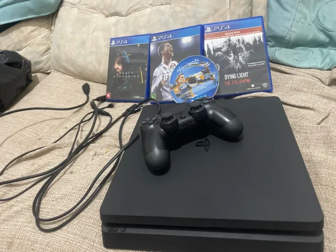 Ps4 slim com 4 jogos 1 controle em ótimo estado
