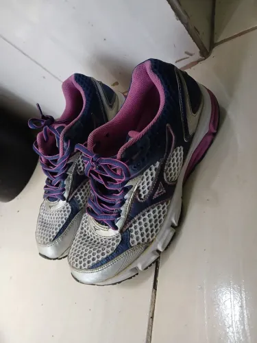 Tênis mizuno victory feminino usado.