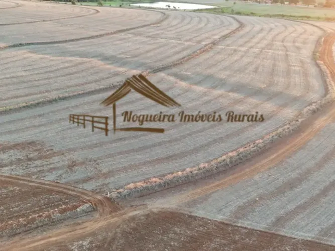 Sítio com 17 alqueires terra vermelha em Quadra/SP
