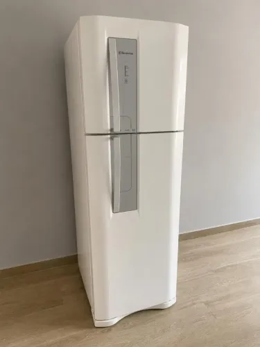 Geladeira Electrolux  DF42 frost free