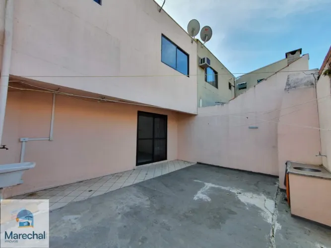 Sobrado com 3 quartos para alugar por R$ 2350.00, 100.00 m2 - UBERABA - CURITIBA/PR