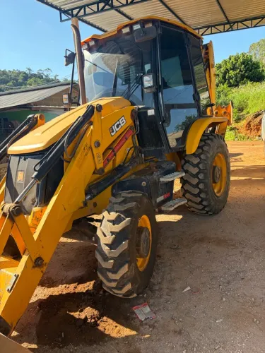 Vendo JCB 2022 com 5 mil horas único dono