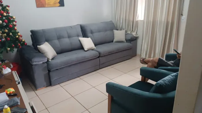 SOFÁ RETRÁTIL E RECLINÁVEL cinza escuro. ÓTIMO ESTADO E Impermeabilizado 3 metros