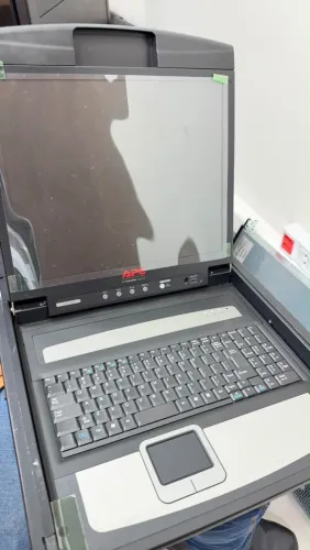 Monitor APC RACK LCD CONSOLE AP5717