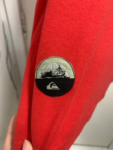 camiseta quiksilver vermelha M