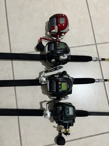 Vendo 4 carretilhas elétricas