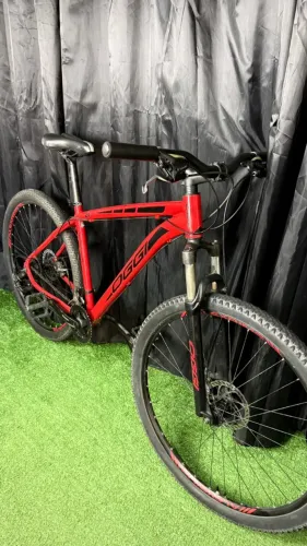 Bicicleta Oggi Componentes Shimano Vermelha Aro 29 Quadro 19 MTB