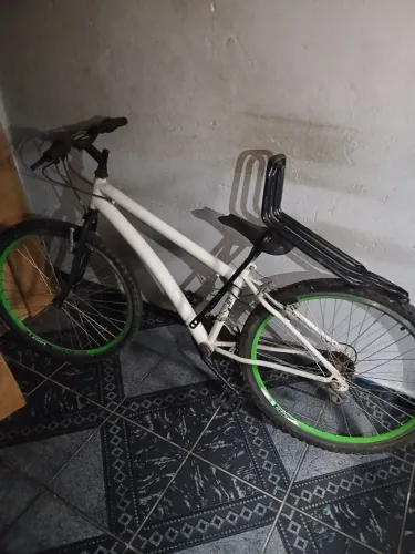 Duas bicletas, 150 RS cada uma