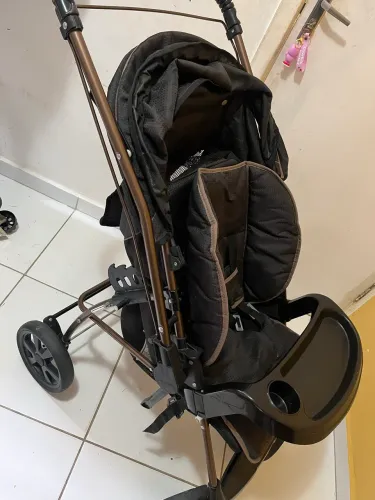 Vendo carrinho burigotto com poucas marcas de uso 