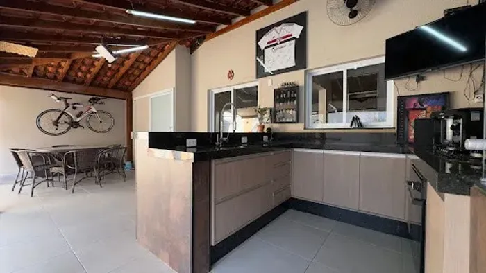Casa de canto com quintal gigante | Área Gourmet e escritório | Villa Flora Sumaré SP