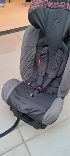 Vendo uma cadeirinha de veiculo