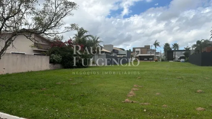 Terreno com 700m² no Condomínio Villagio do Engenho