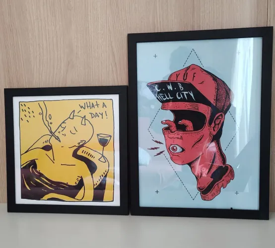 2 Quadros decorativos. O maior tem 45x33,5<br>O menor é quadrado, 33x33