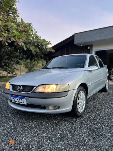 Chevrolet Vectra CD 2.2 16V / 2.0 16V Mec./aut. 1998