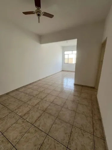 Imóvel para aluguel tem 63 metros quadrados com 2 quartos em Vila Valqueire - Rio de Janei