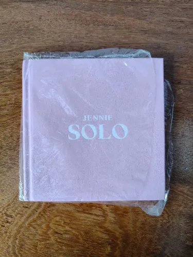 SOLO ALBUM - JENNIE