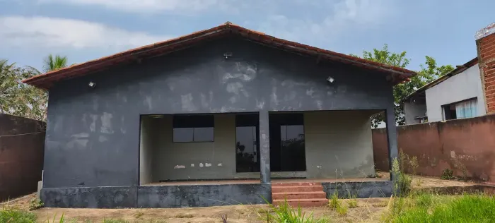 Casa em Arniqueira com Lote de 802 m² em Condomínio  R$ 670 Mil