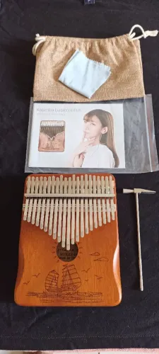 Vendo uma kalimba, piano de dedo 21 teclas