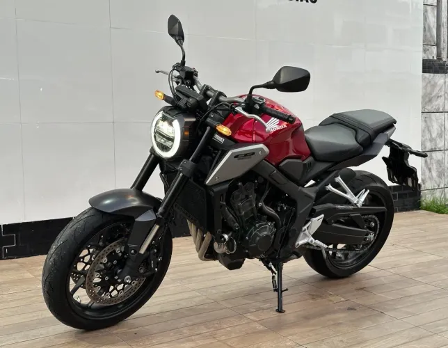 Honda CB 650R 2024 - 8 mil kms
