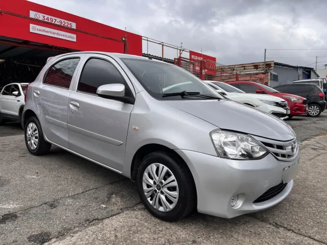 Toyota Etios X 1.3 Flex 16V 5P Mec. 2015