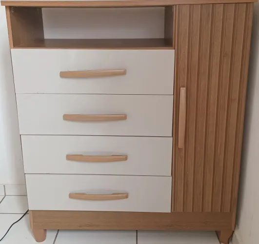 Vende-se cômoda 