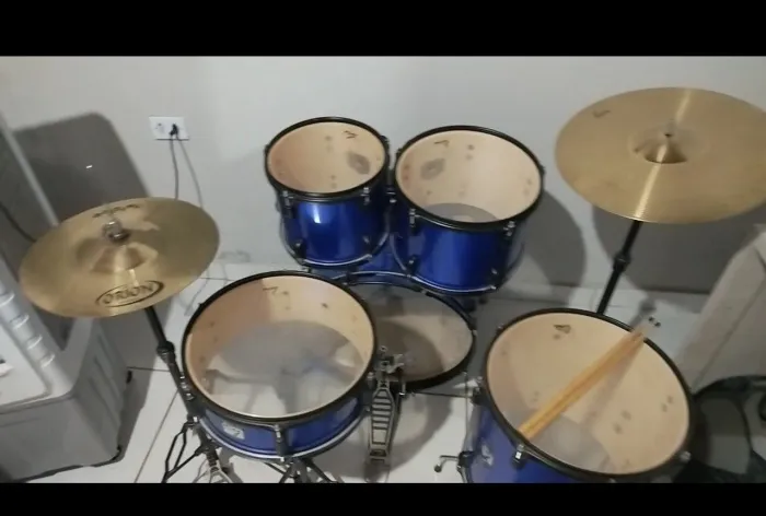 Bateria acústica para SAIR logo