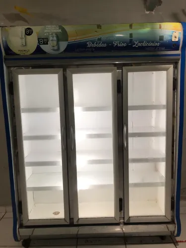 Expositor pra mercadinho 3 portas