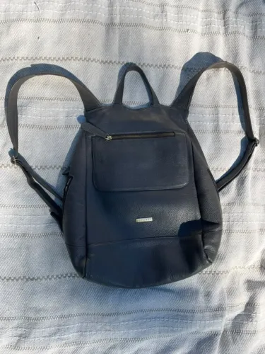 Bolsa Mochila Luzzara em couro legítimo.