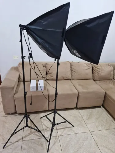 Kit de Iluminação Softbox com 2 Tripés