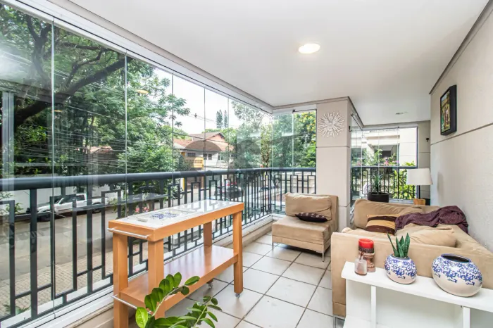 Apartamento Mobiliado - 4 Dormitórios (2 Suítes) à Venda e para alugar no Alto da Boa Vist