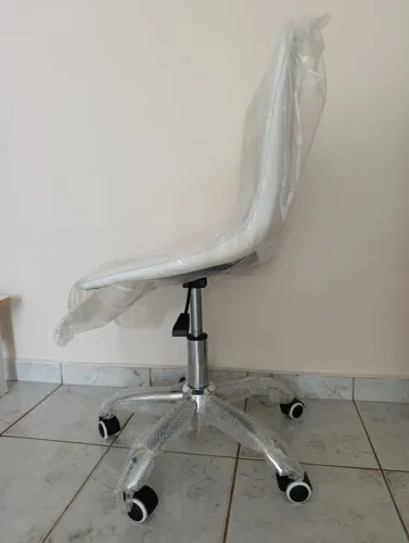 Cadeira Office ajustável com base giratória 