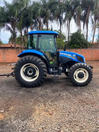 TRATOR AGRÍCOLA