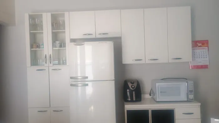 Armário de cozinha em ótimo estado