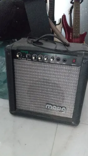 Moug cubinho (prática de guitarra/baixo)