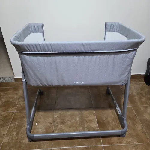 Berço Voyage Co-bed-link Portátil Cinza Encaixa na Cama R$350,00 Reais