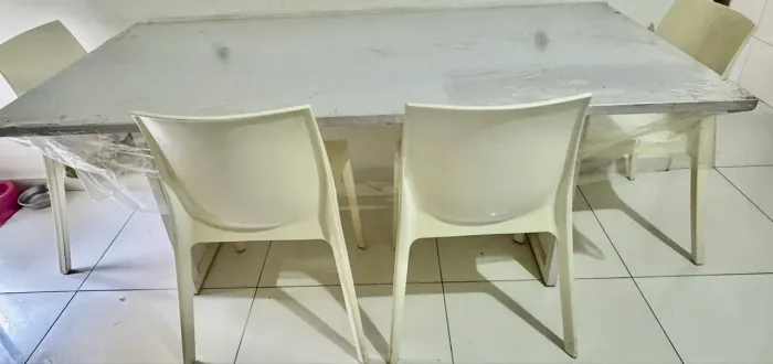 Mesa com 4 cadeiras