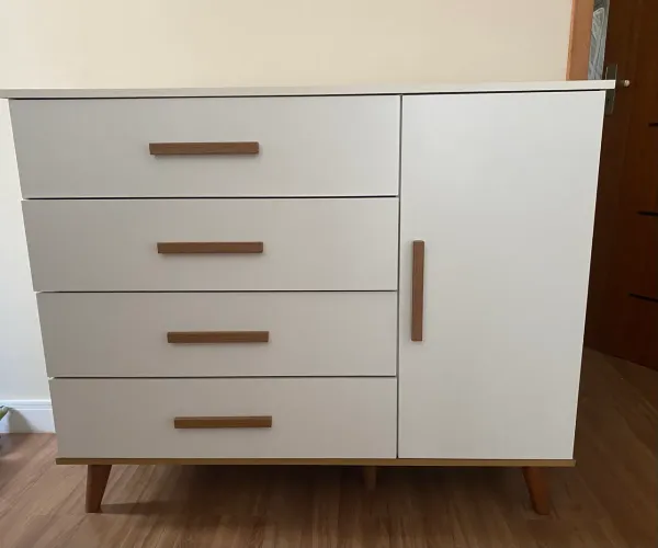 Cômoda de quarto de Bebê NOVA