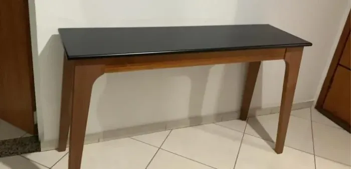 Aparador/Escrivaninha NOVO DA TOK STOK em madeira maciça.